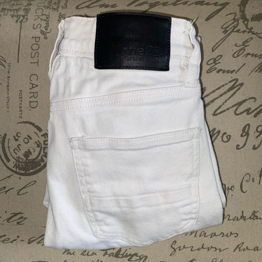 Rue 21 White Ripped Skinny Jeans 26x30 (XS)